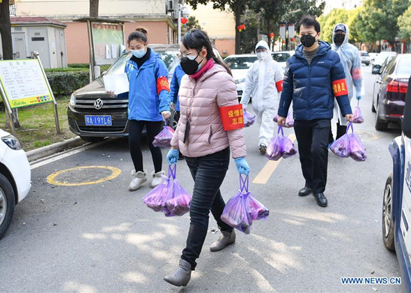 Volunteers in Wuhan Deliver Gro